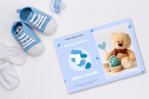 Baby shower invitation with picture of cute teddy bear