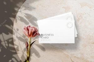 Minimal business card pink flower marble background psd mockup