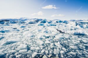 Icebergs floating in jokulsarlon glacier lagoon